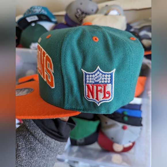 Miami Dolphins snap back - Picture 3 of 7